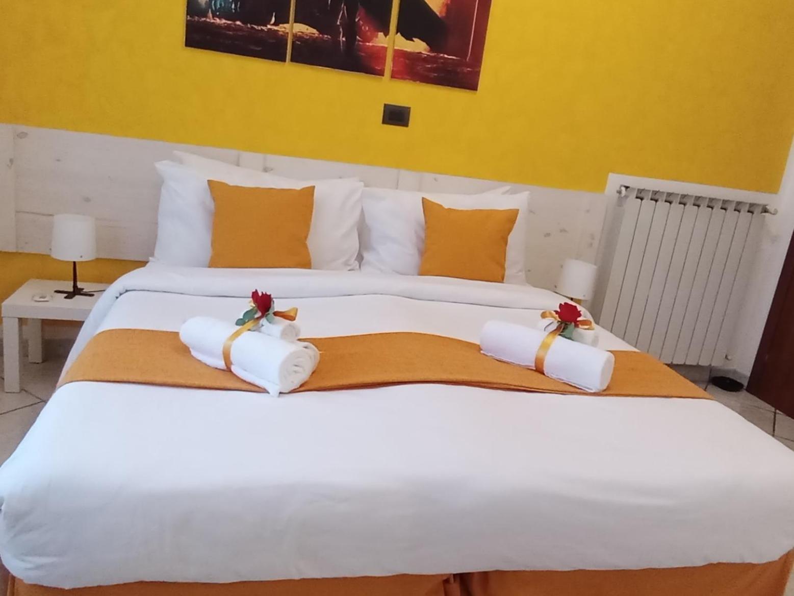G&G Giusy E Gabry Bed and Breakfast Santhià Exteriör bild